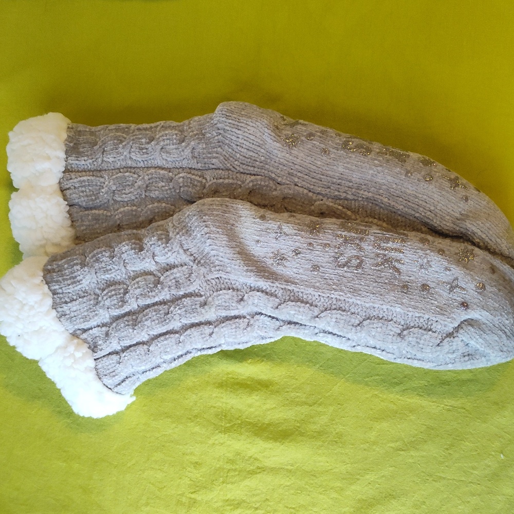 NWOT Muk Luks Chenille Plush Lined Cabin Socks - Picture 5 of 8